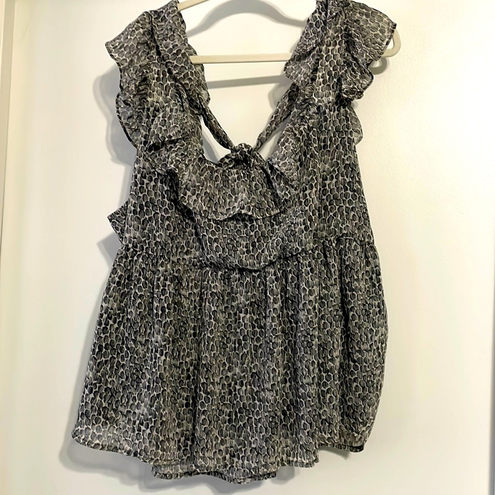 New with tag. Banana Republic whimsical top. Black and white. Size XXL.